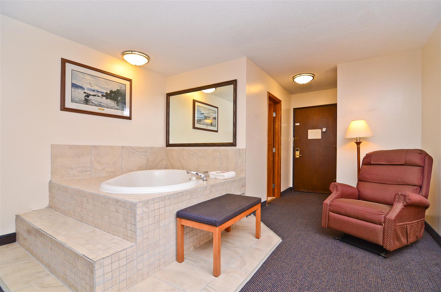 Kodiak Ak Hotels Best Western Inn Alaska You Ll Love The Tub In Honeymoon Suite