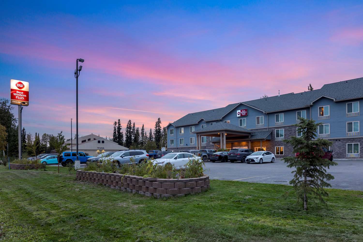 Hotel in Fairbanks | Best Western Plus Chena River Lodge