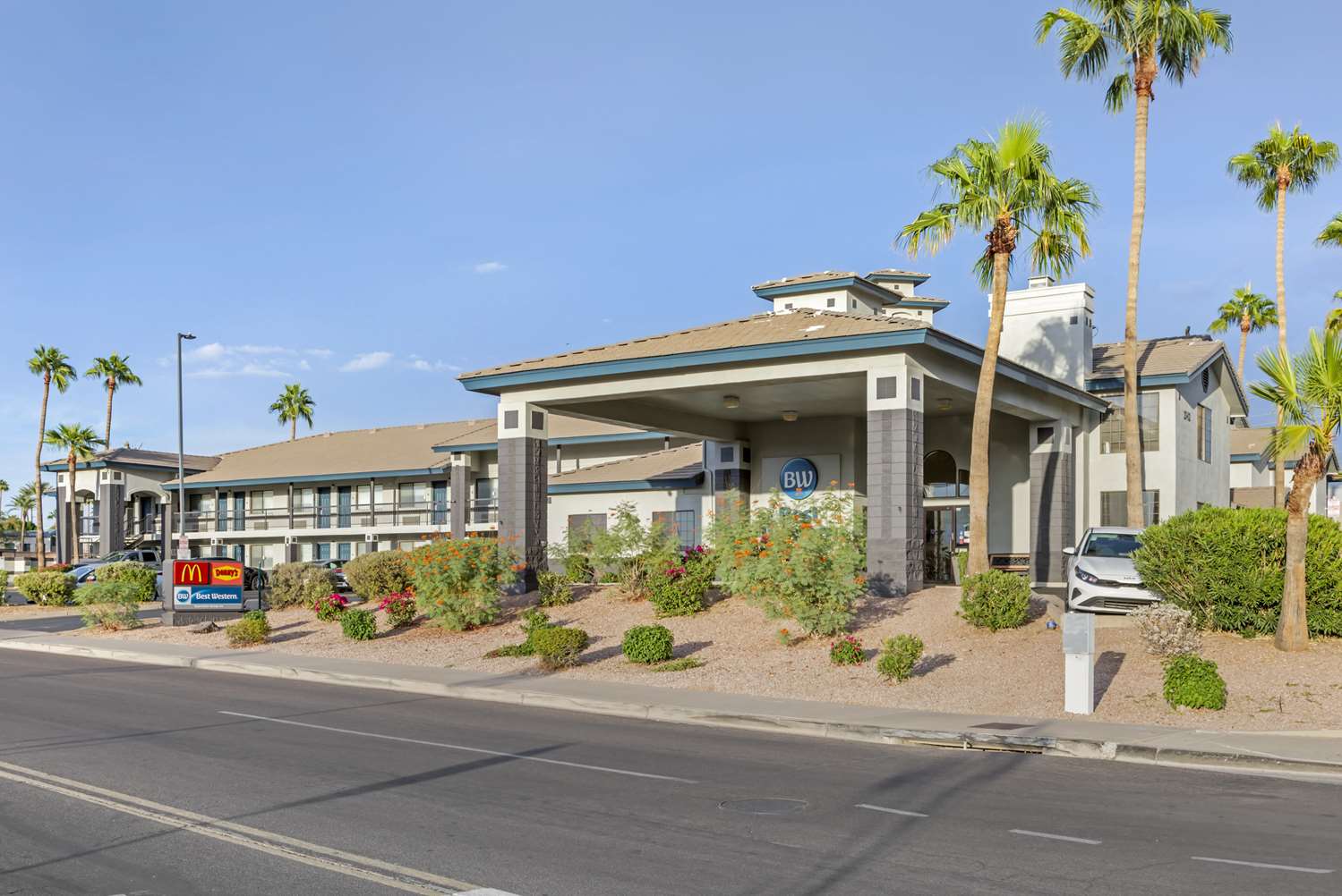 Hotel in Mesa | Best Western Superstition Springs Inn