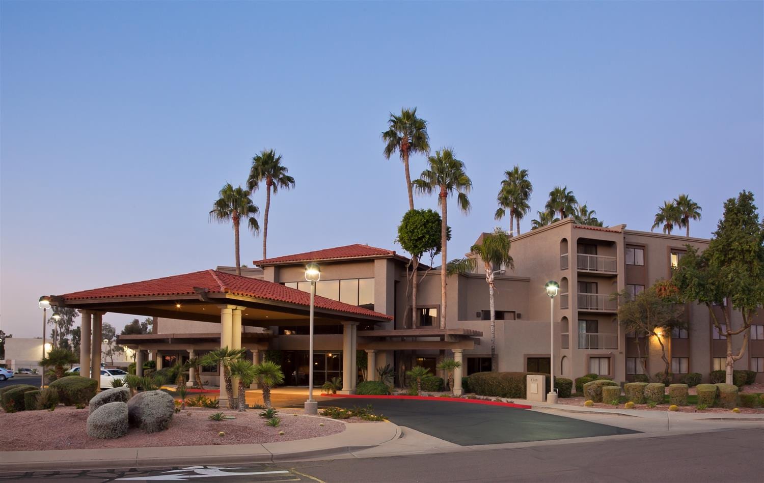 Hotel in Scottsdale  Best Western Plus Scottsdale Thunderbird Suites