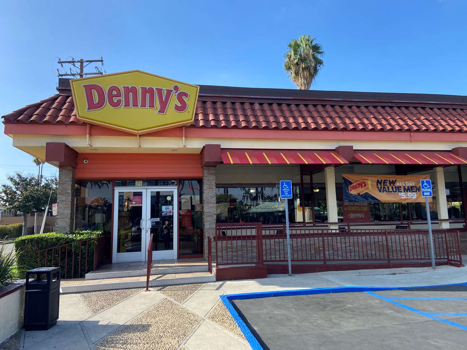 Denny's on Las Vegas Strip celebrating renovation with Grand Slam