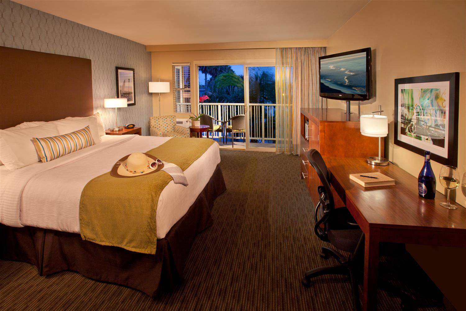Best Western Plus Beach View Lodge | Hotel Rooms