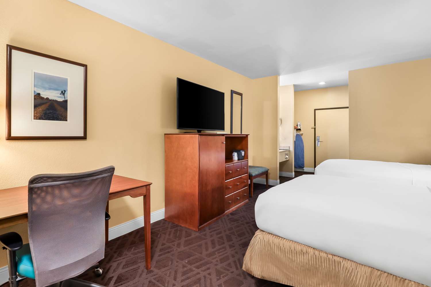 Hotel in Twentynine Palms | SureStay Plus by Best Western 