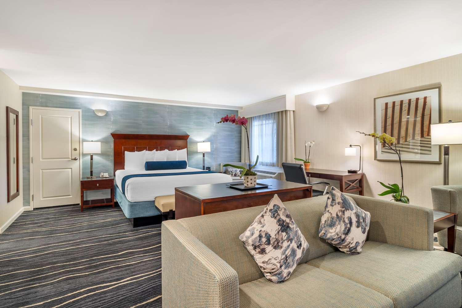 Sew in the Bay - King/Queen Executive Suite - Triple Occupancy (King/Queen/Sofa Bed) Sew in the Bay - King/Queen Executive Suite - Triple Occupancy (King/Queen/Sofa Bed)