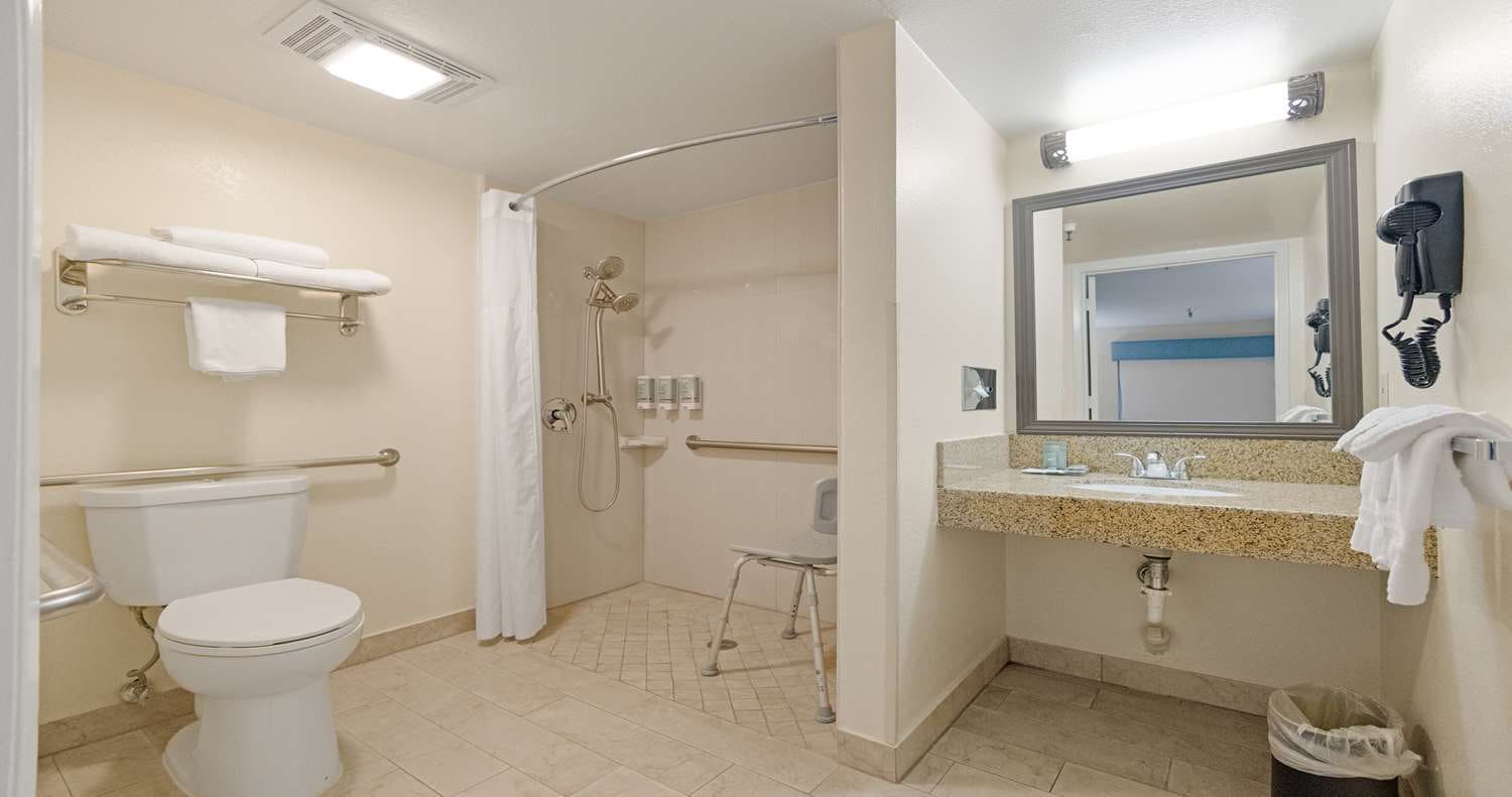 Apartment essentials for men: luxury bathroom edition. Wassup fellas, men essentials