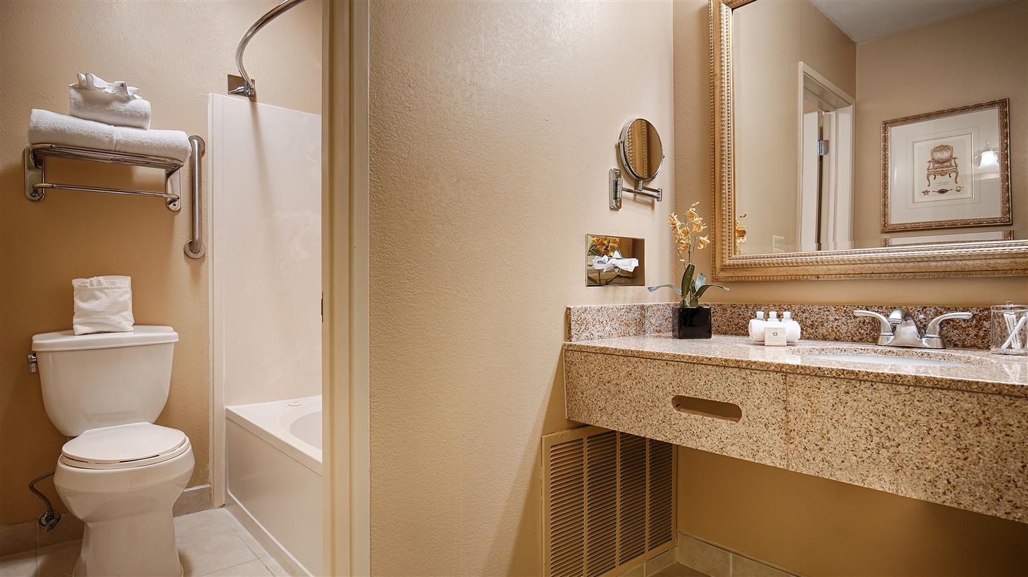 Benicia Ca Hotels Best Western Plus Heritage Inn Enjoy Getting Ready For The Day In Our Fully Equipped Guest Bathrooms