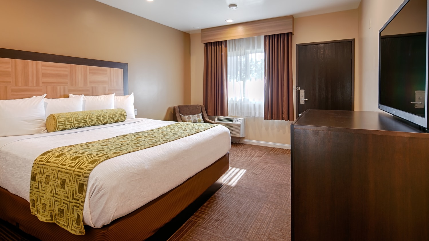 Best Western Plus Eagle Rock Inn Rooms Rates best-western-plus-eagle-rock-inn-rooms-rates