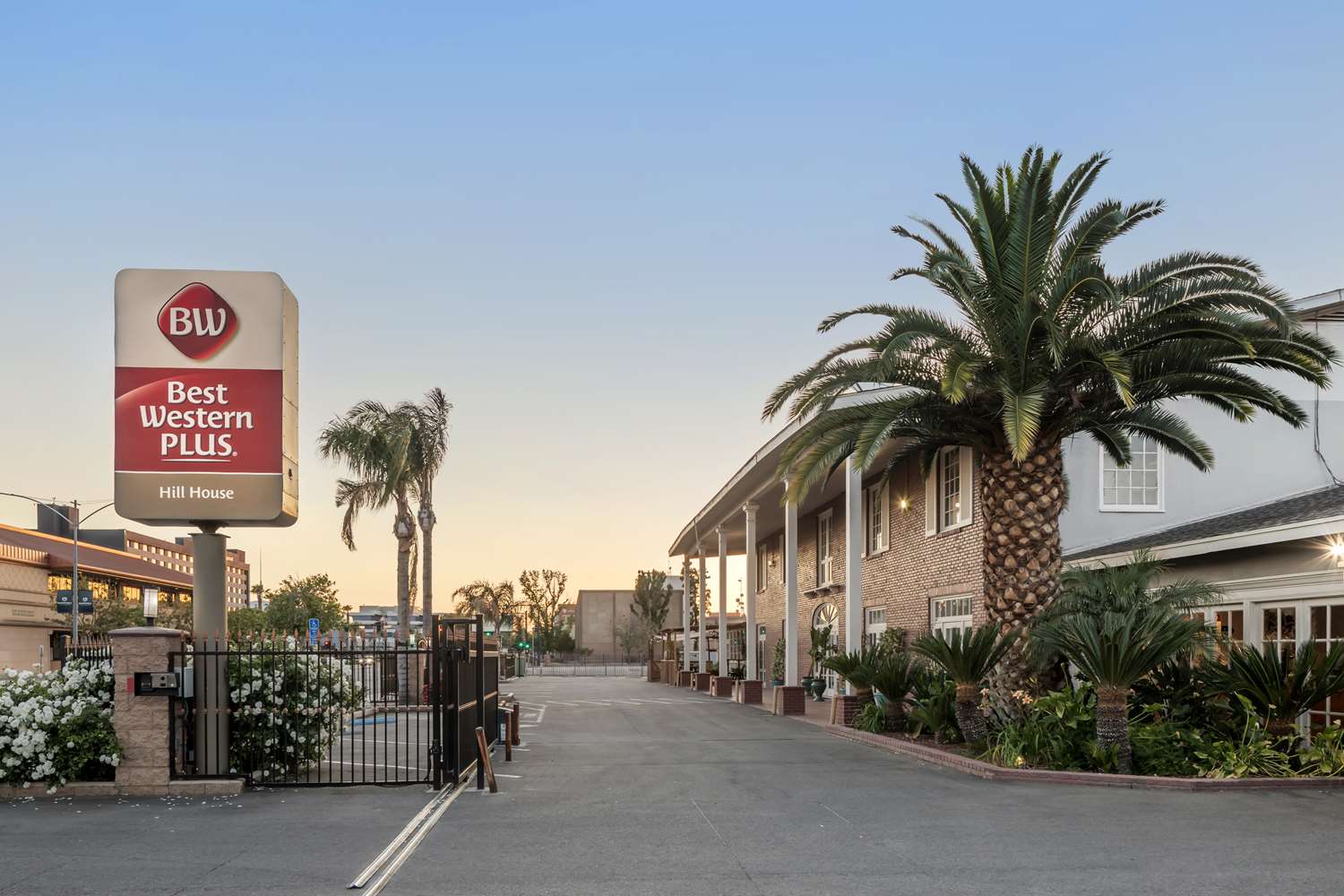 Hotel in Bakersfield | Best Western Plus Hill House