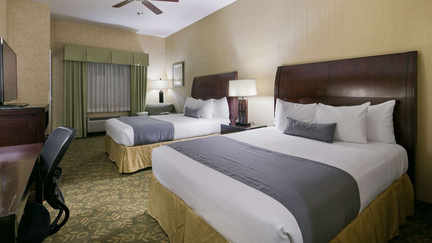 Wasco Hotels Best Western Plus Inn Suites In Standard 2 Queen Room