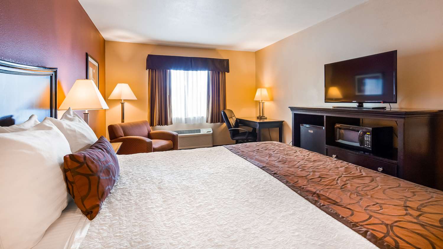 Hotel in Corning | Best Western Plus Corning Inn