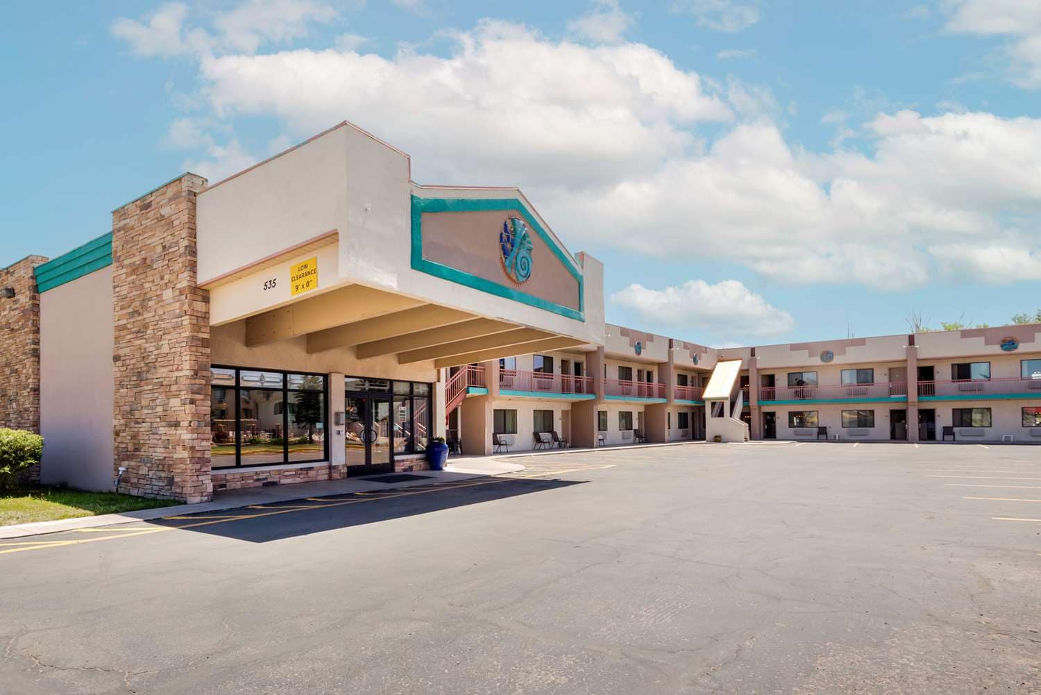 Retro-futuristic motor hotel reopening on Route 66 - Sleeper