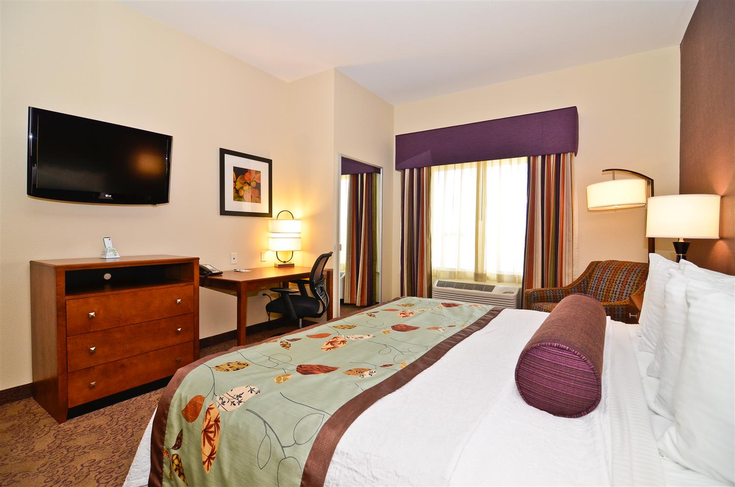 Best Western Plus Carousel Inn & Suites Rooms & Rates