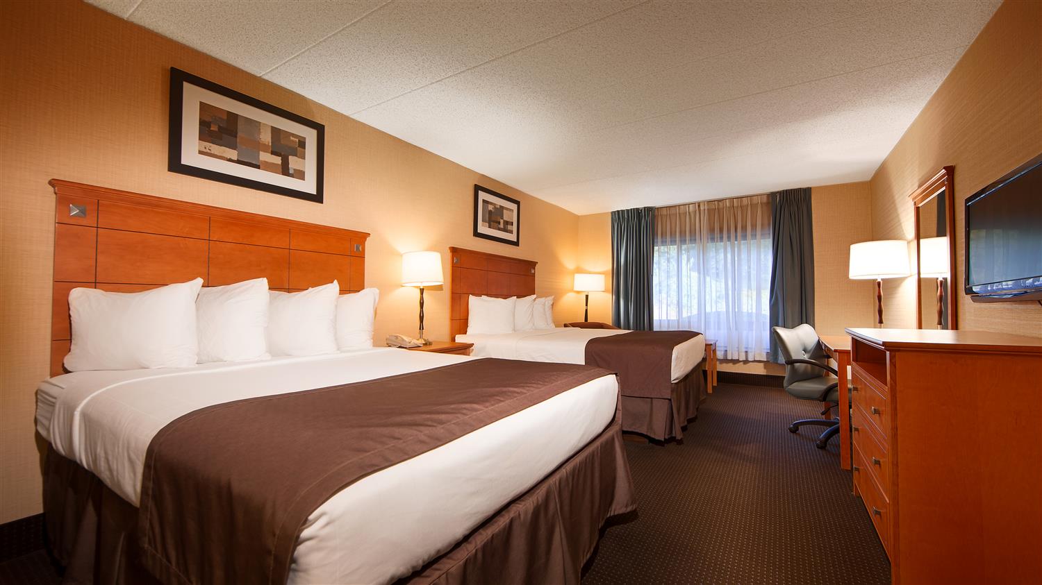 Bethel Danbury Ct Hotels Best Western Candlewood Lake Touring The City With A Friend Make Reservation In This Double Queen Bedroom