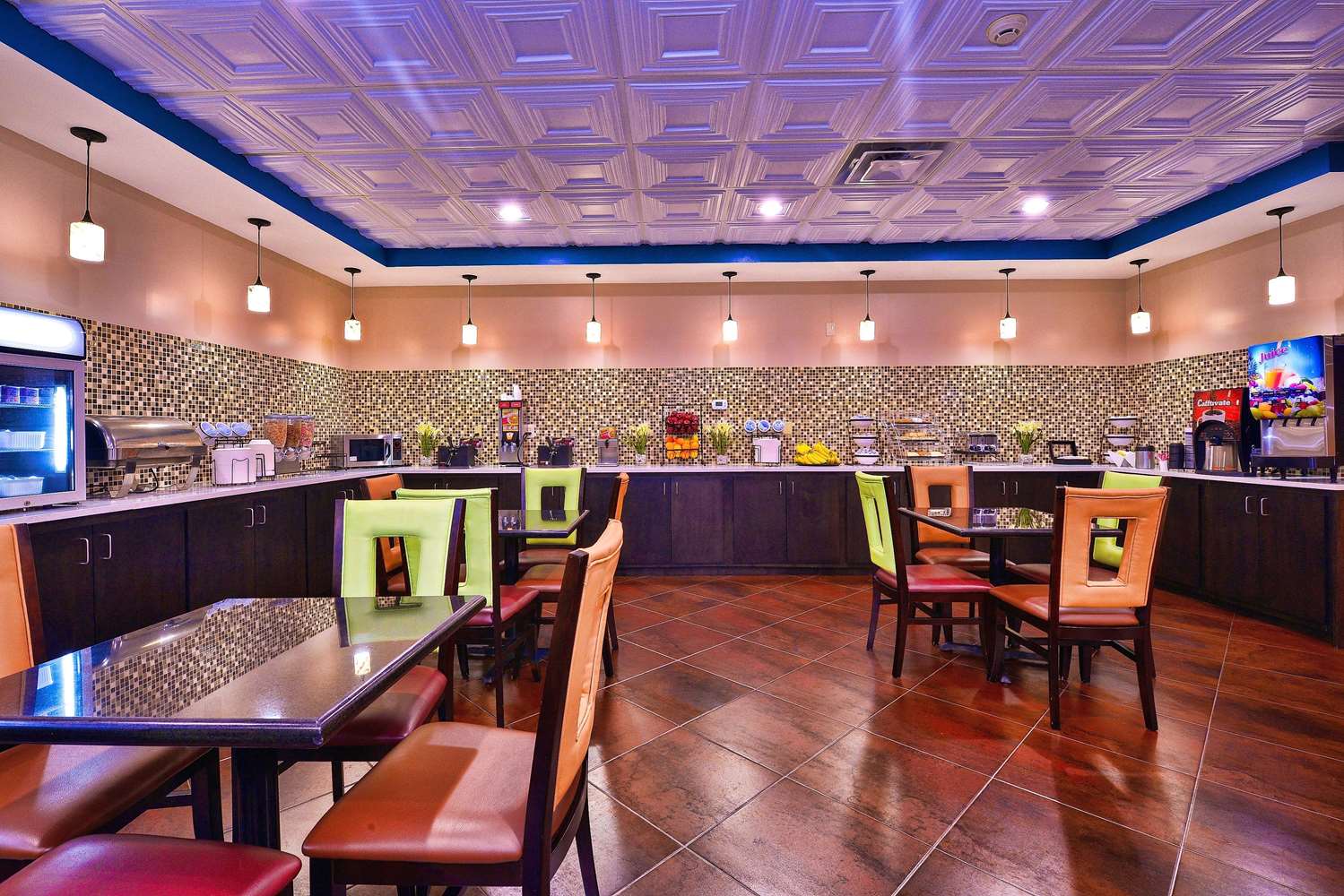 Hotel in Pooler | Best Western Plus Savannah Airport Inn & Suites