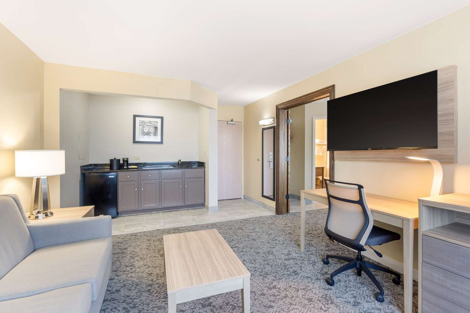 Best Western Glenview Inn and Suites – Convenient Luxury at Its Best