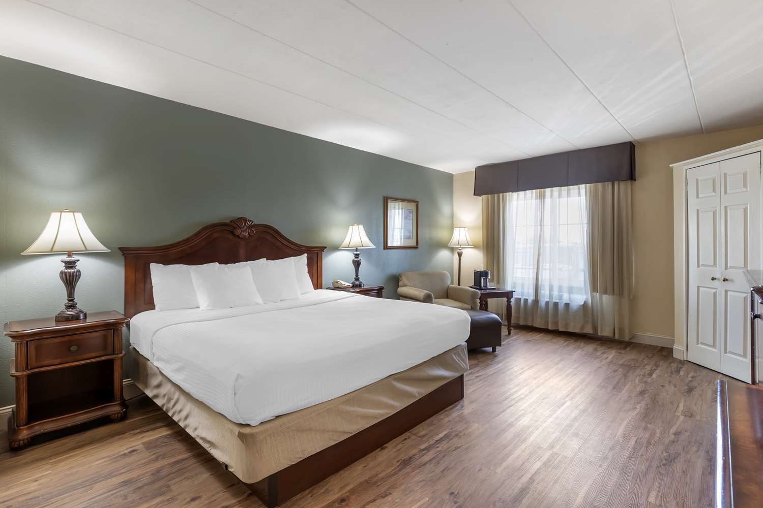 Hotel in Davenport | Best Western Plus Steeplegate Inn