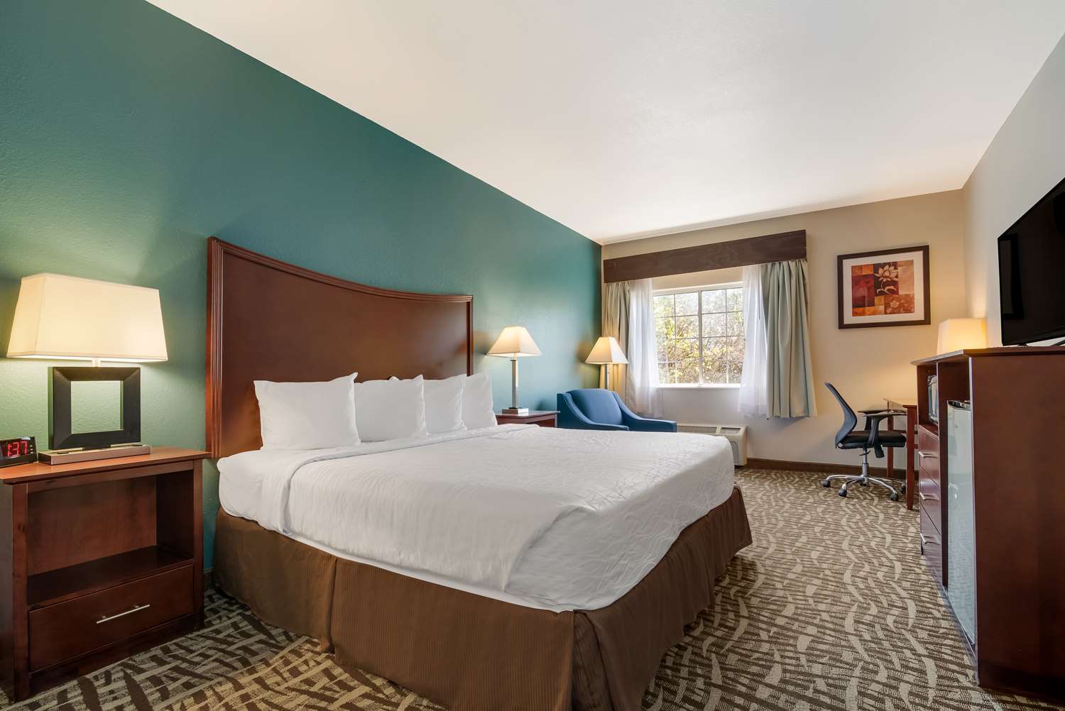 Hotel in Topeka  SureStay Plus by Best Western Topeka Northwest