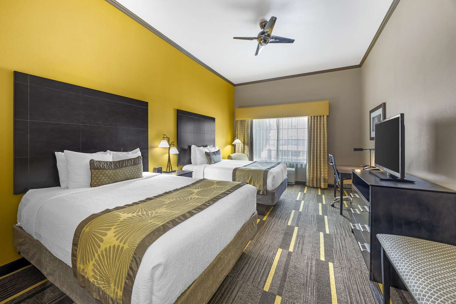 Hotel in Garden City Best Western Plus Emerald Inn Suites - Main Image