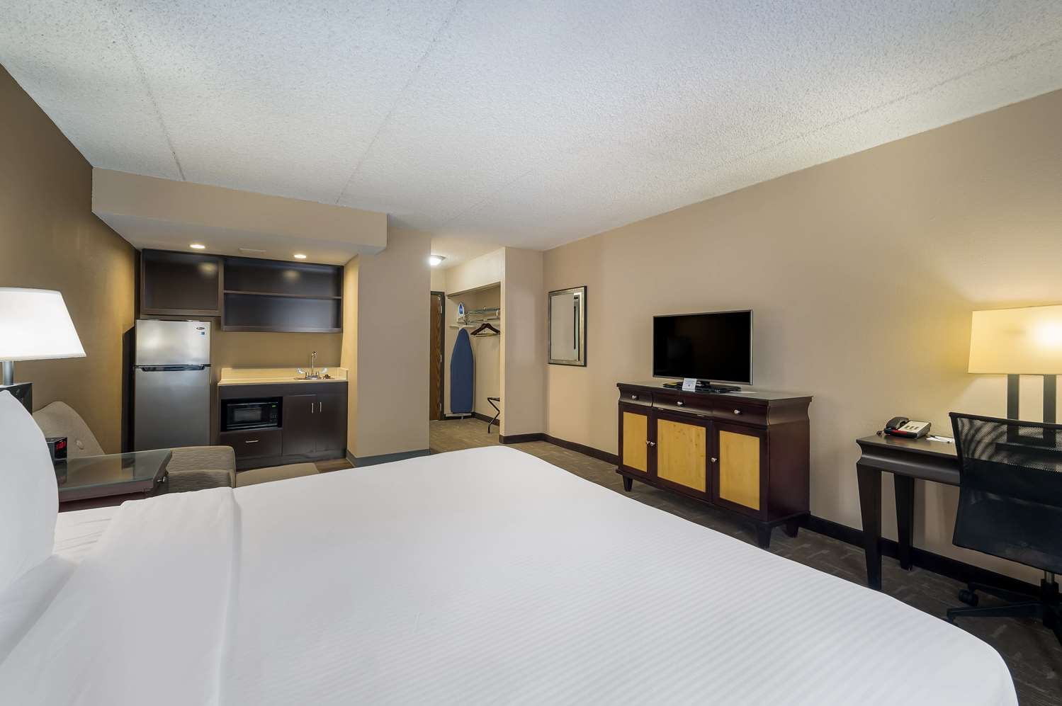 Hotel in Livonia | Best Western Detroit Livonia