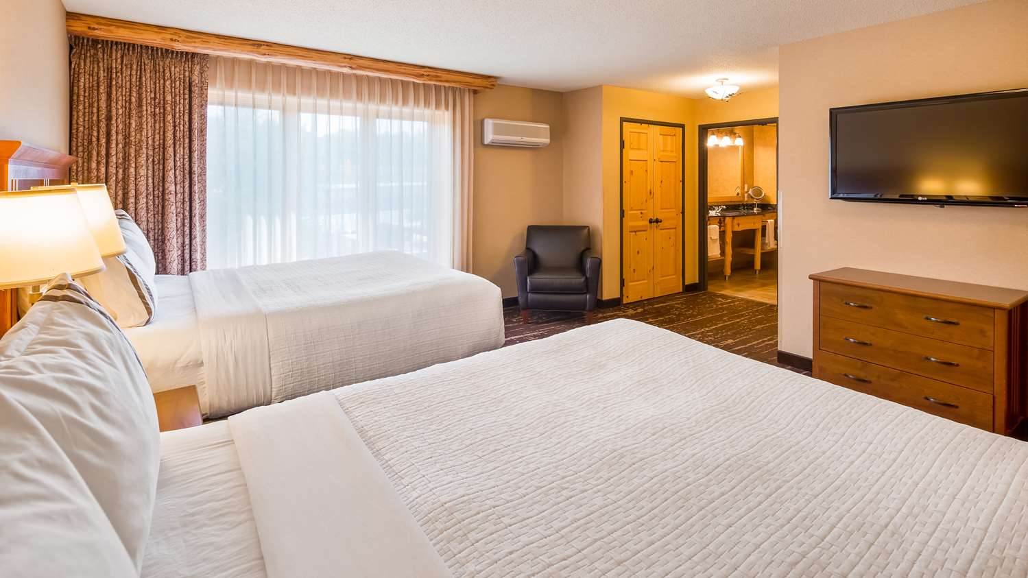 Hotel in Detroit Lakes | Best Western Premier The Lodge on Lake Detroit