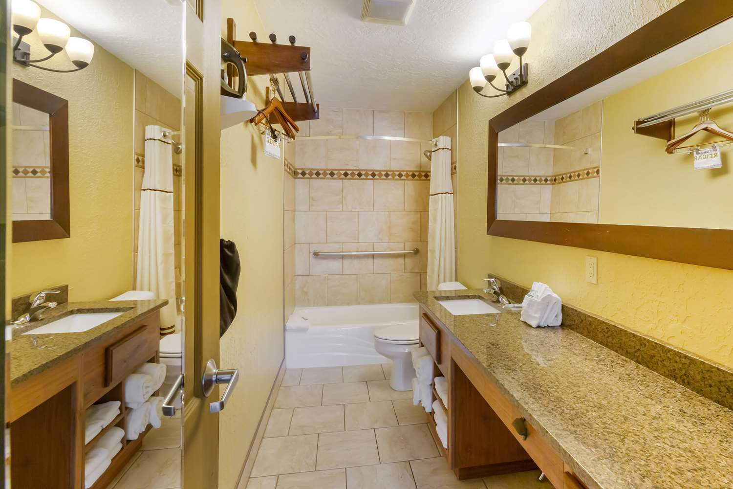 Hotel in Red River | Best Western Rivers Edge