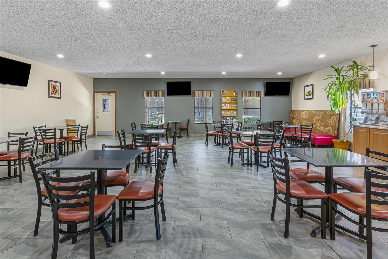 Roy's Resturaunt - Image 5