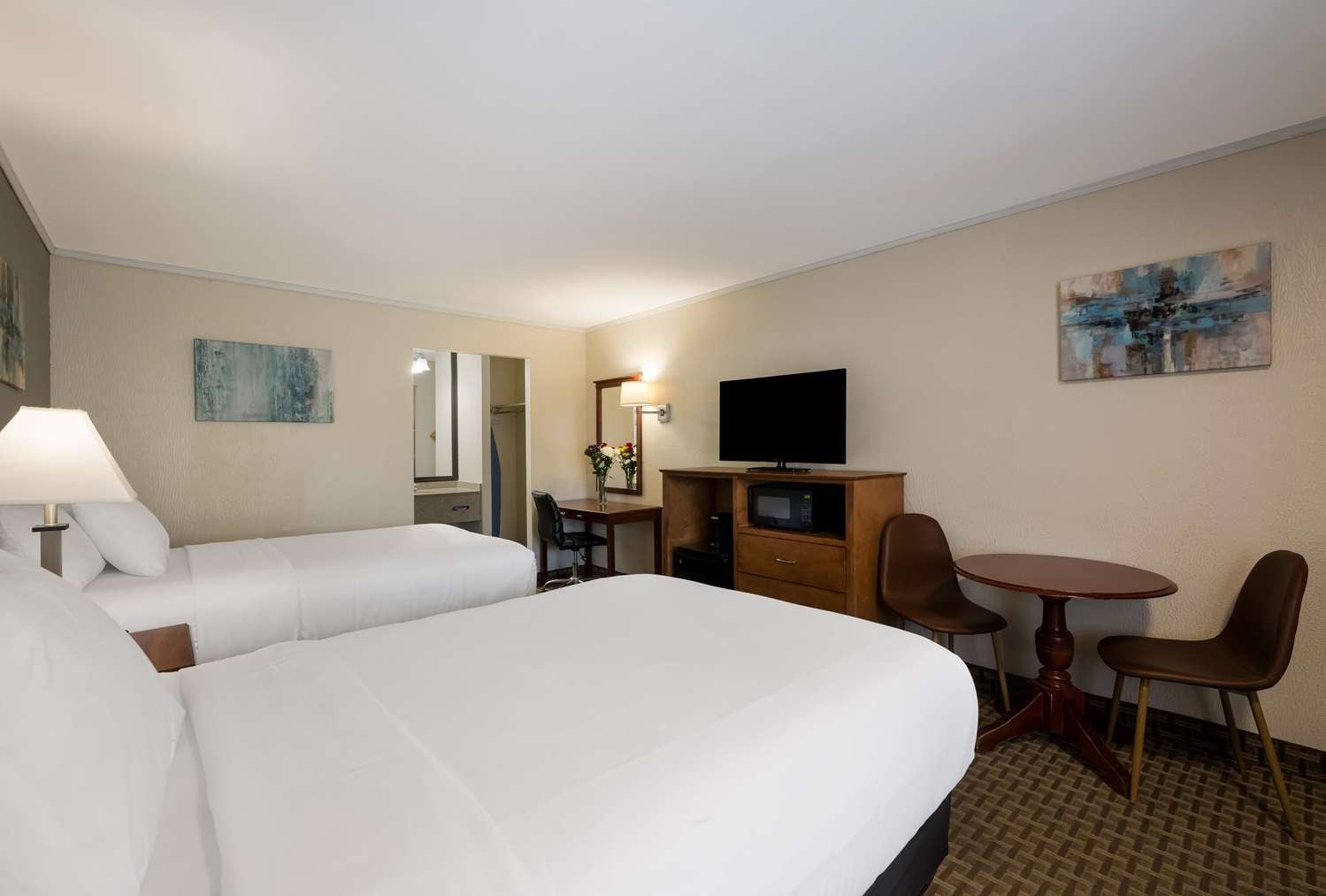 Hotel in Woodbury | SureStay Plus by Best Western Woodbury Inn