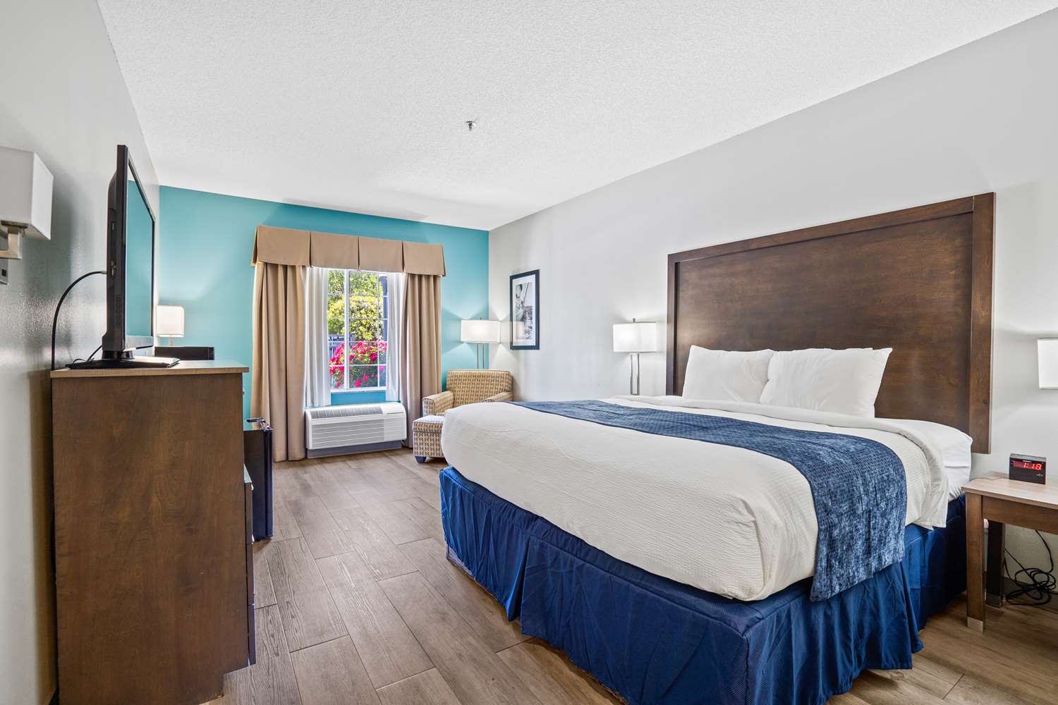 Blue Water Inn & Suites, BW Signature Collection | Rooms & Rates