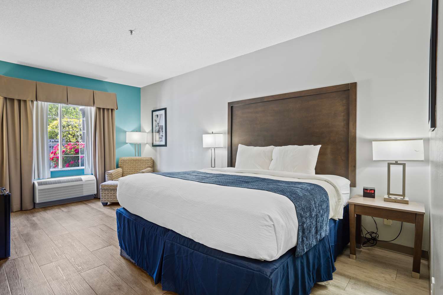 Blue Water Inn & Suites, BW Signature Collection | Rooms & Rates