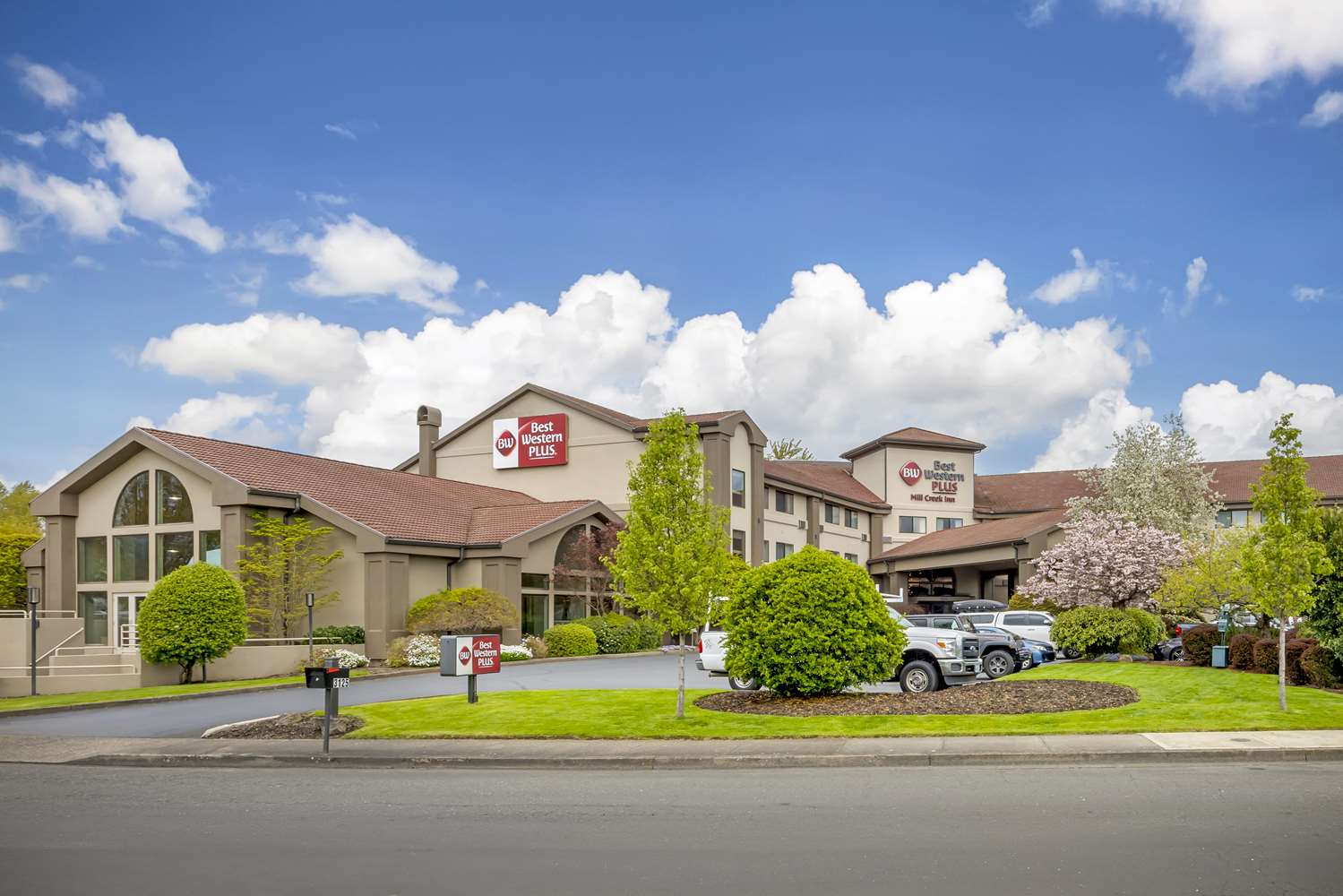 Hotel in Salem Best Western Plus Mill Creek Inn