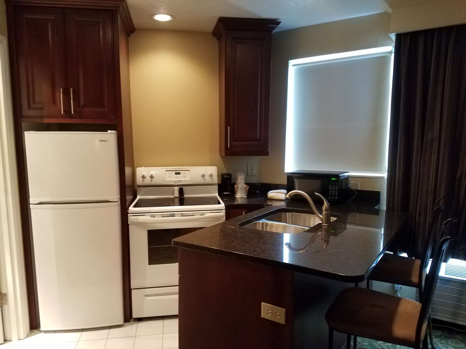 Or Hotel Best Western Salbasgeon Inn Suites Of Reedsport Kitchenette Suite
