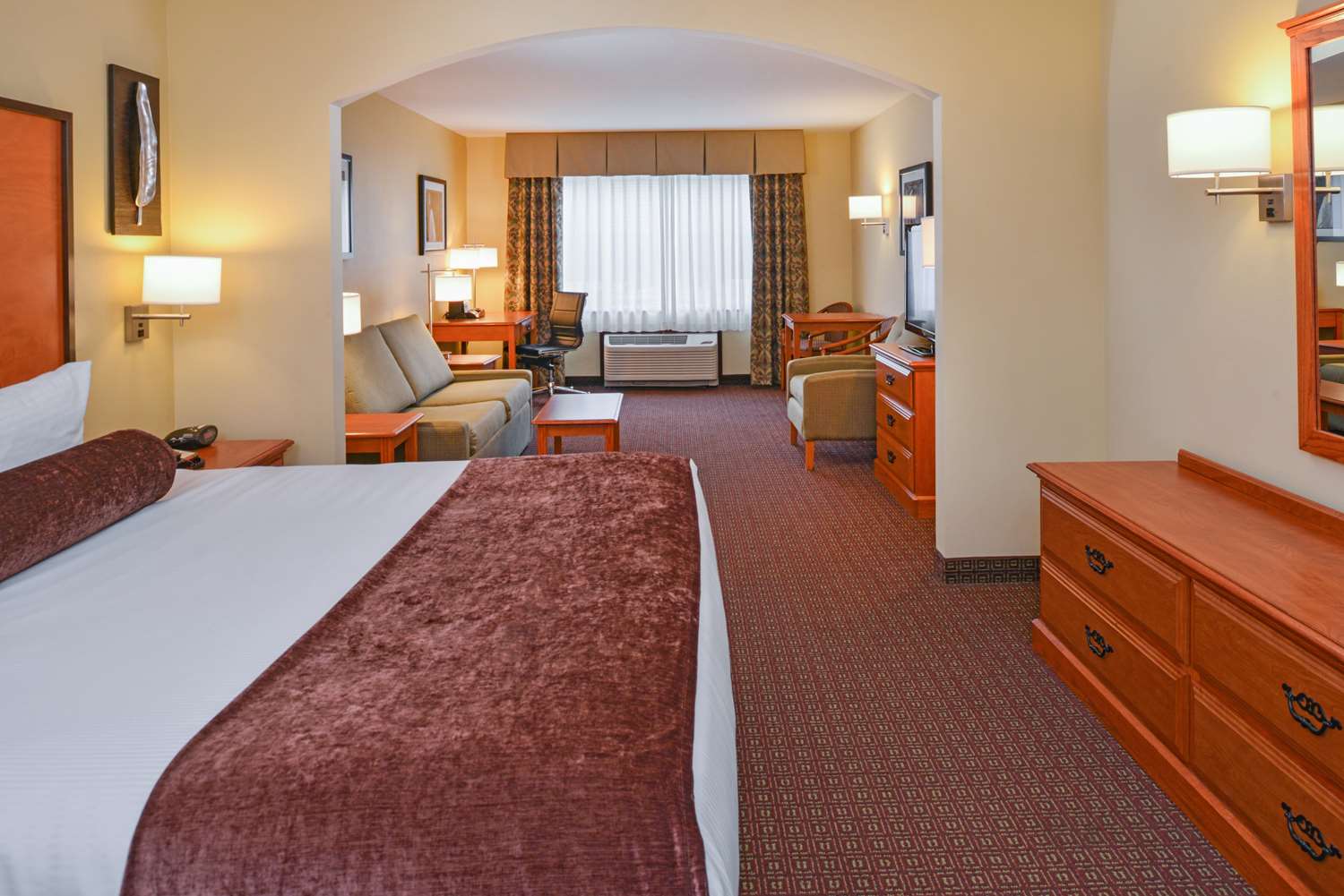 Troutdale Hotels Best Western Plus Cascade Inn Suites Book A Stay In Our King Business Suite Next Time You Troutdale