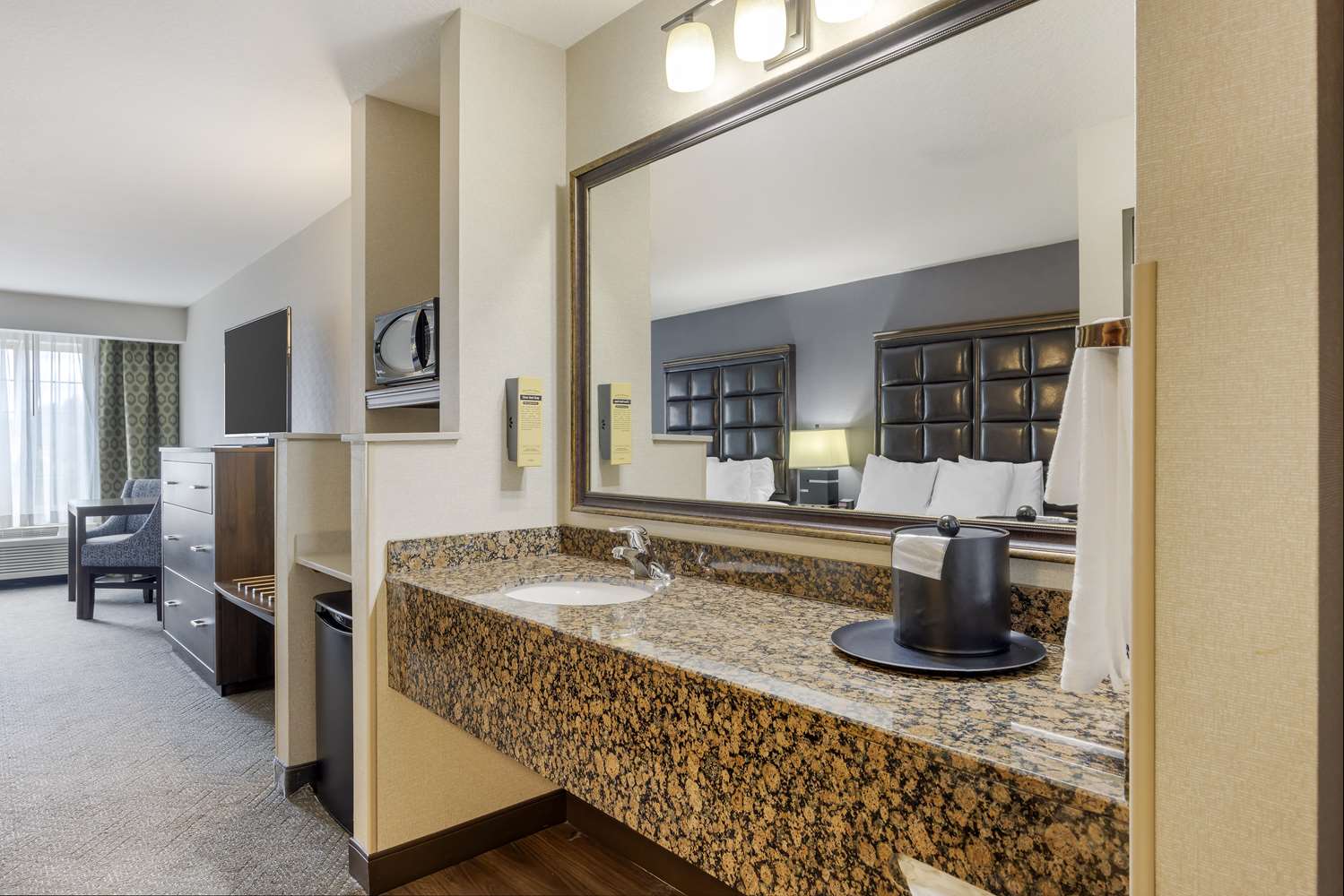 Hotel in Tigard Best Western Plus Northwind Inn Suites