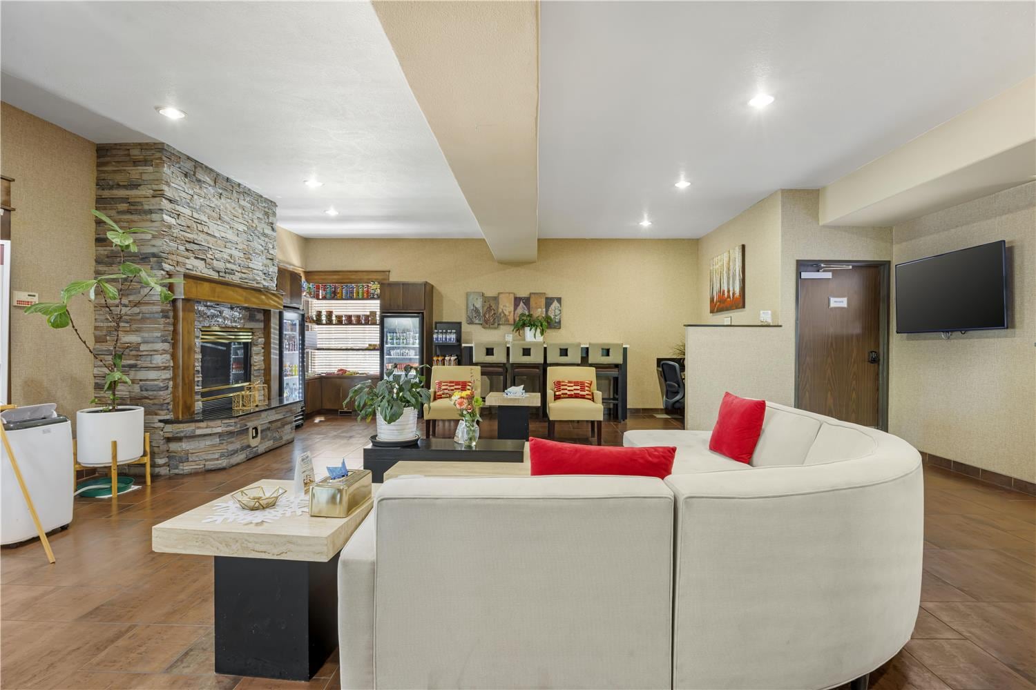 Hotel in Albany Best Western Plus Prairie Inn - Main Image