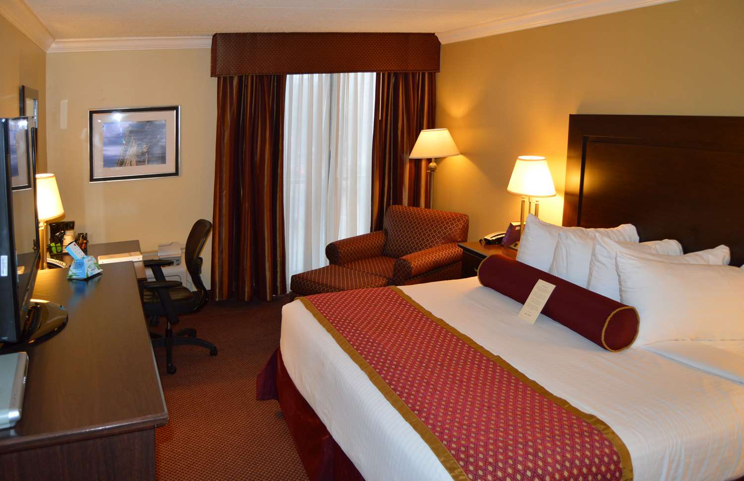 Wilkes Barre Hotels Best Western Plus Genetti Hotel Conference Your Comfort Is Our First Priority In King Size Room You Will Find That And Much More Hotel Desk