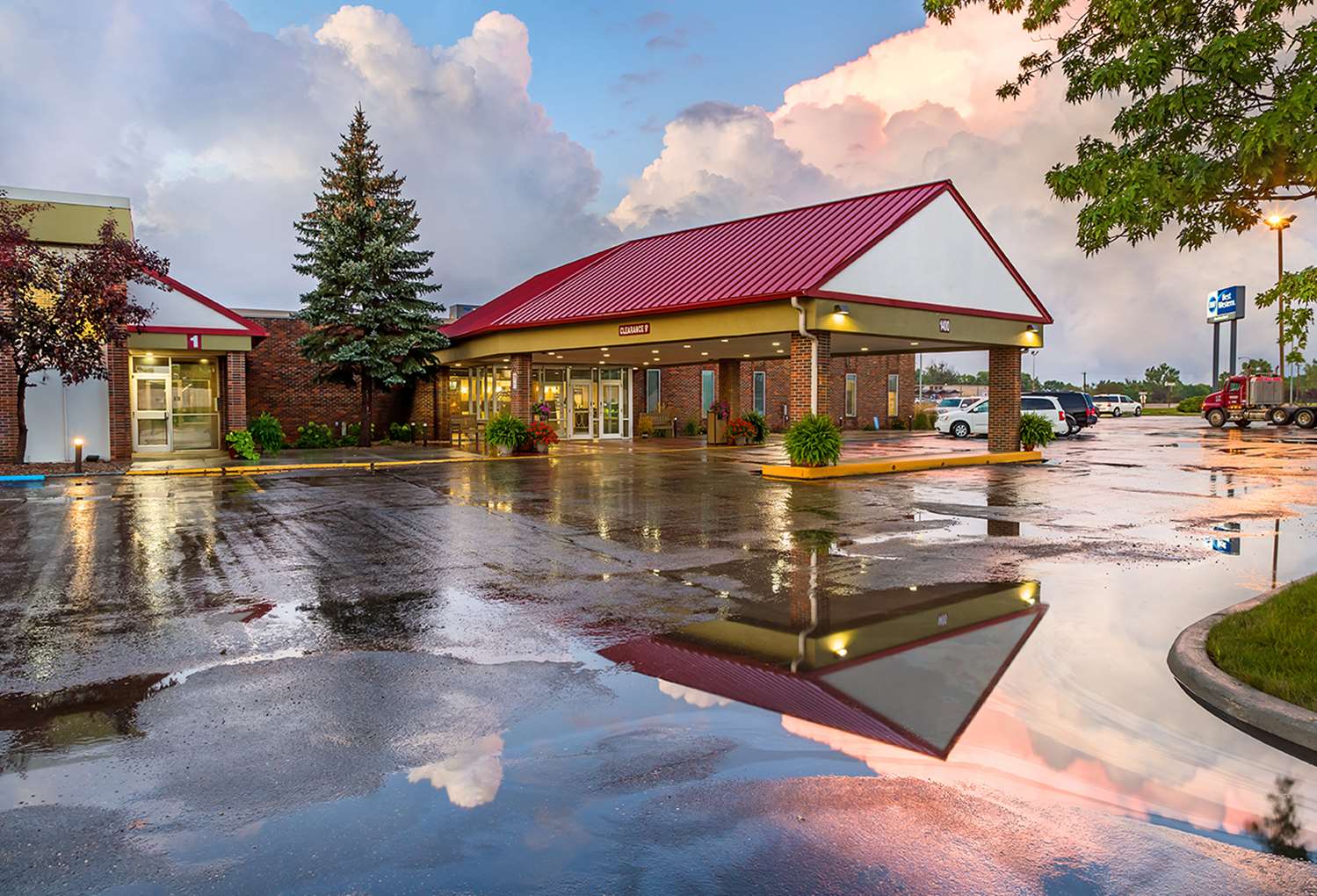 Aberdeen Sd Hotels Best Western Ramkota Hotel Hotels In