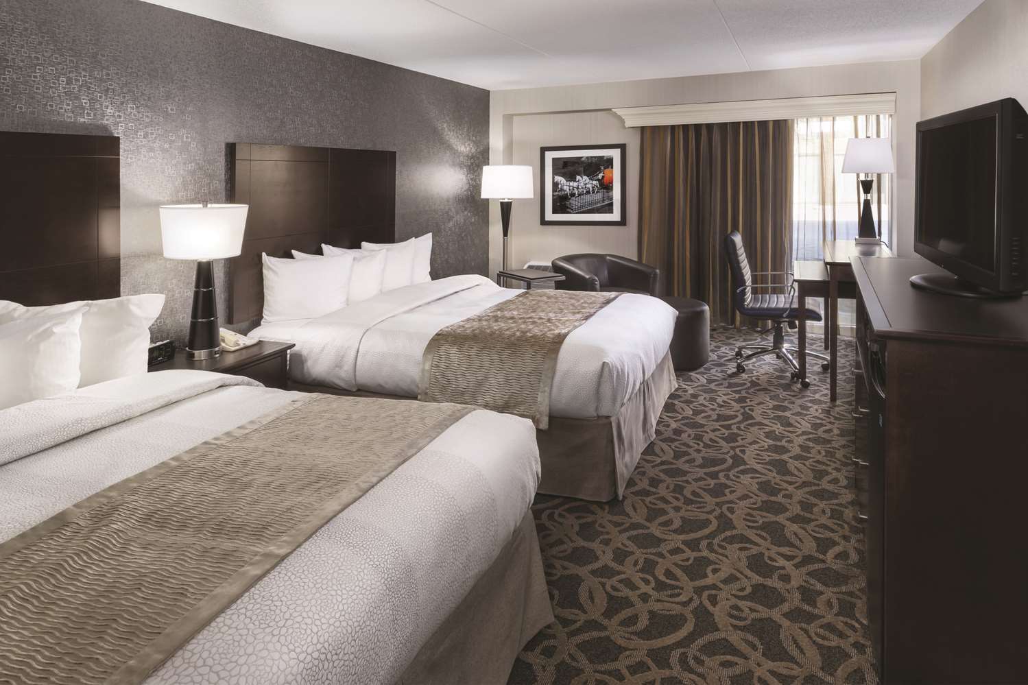 Aberdeen Sd Hotels Best Western Ramkota Hotel In Our Ious Double Queen Standard And Mobility Accessible Rooms Have All The Comforts Of Home At Your Fingertips