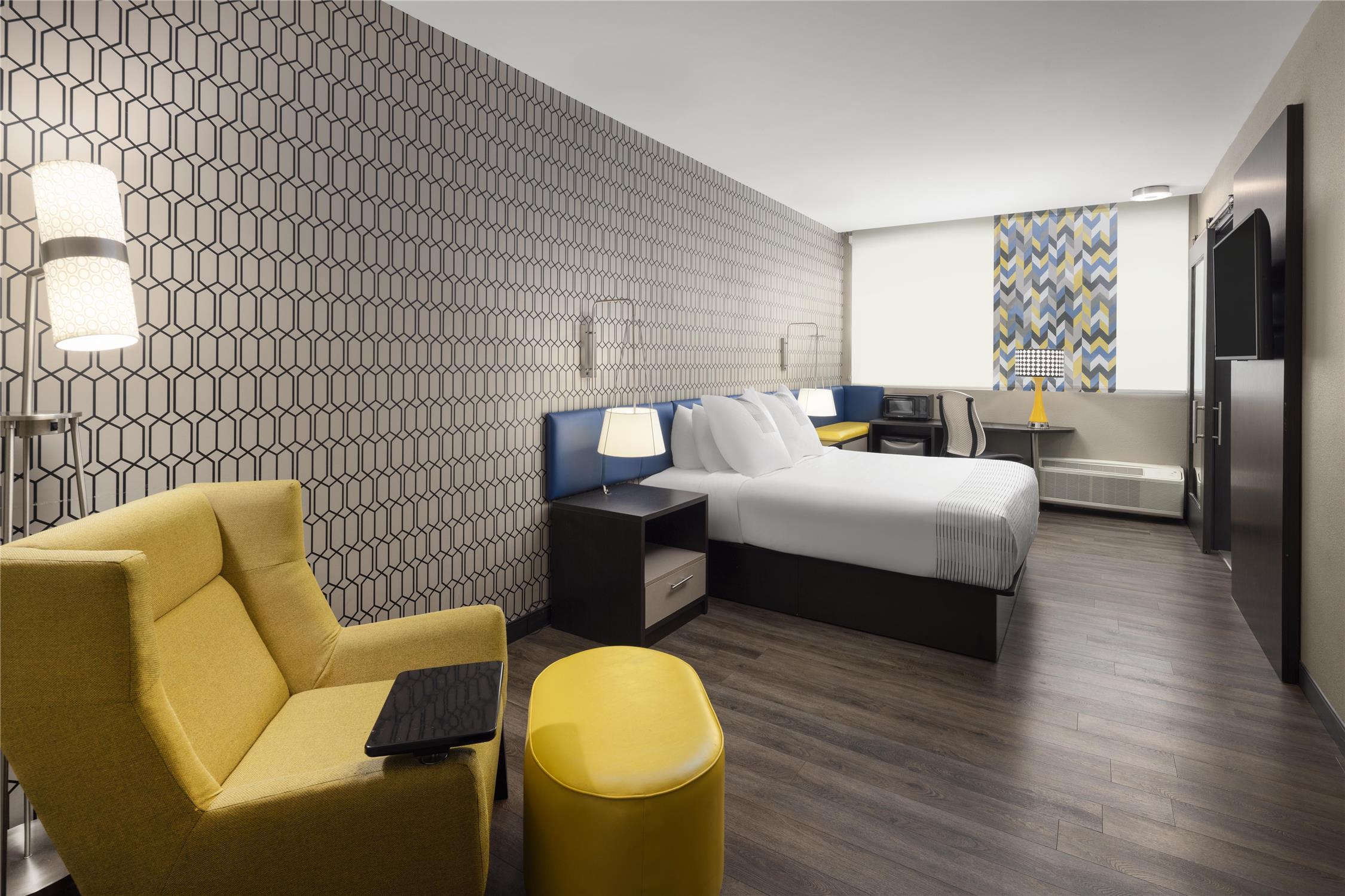 How To Design A Boutique Style Bedroom With Various Aesthetic Themes Minus The Questionable Mini Bar Snacks: Chic Ideas