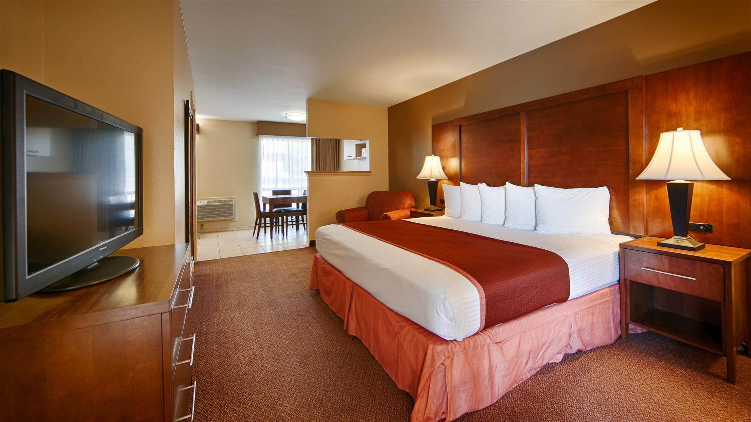 San Antonio Tx Hotels Best Western Ingram Park Inn Lackland Our Family Suite Has Two Bedrooms First Bedroom A King Bed And Second Queen Beds