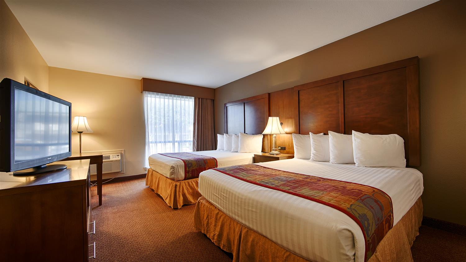 San Antonio Tx Hotels Best Western Ingram Park Inn Lackland Our Ious Traditional Two Queen Beds Guest Rooms Are Great For Family Or Work Crews To Relax After A Long Day