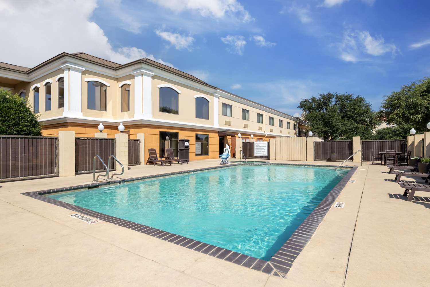 Hotel in New Braunfels | Best Western Inn &amp; Suites