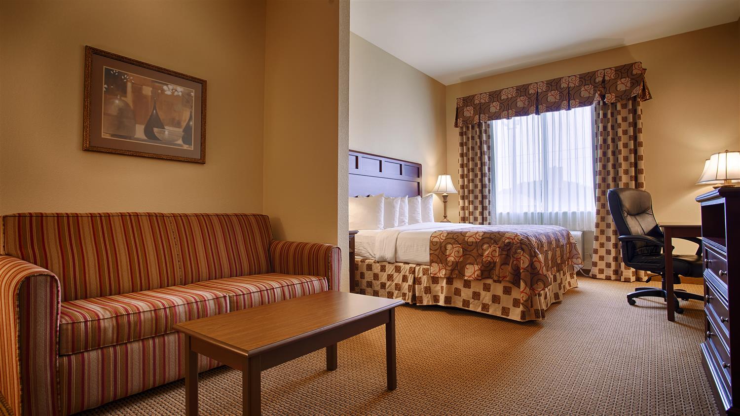 Hotel In Littlefield Best Western Inn Suites King Suite With Sofabed Sitting Area