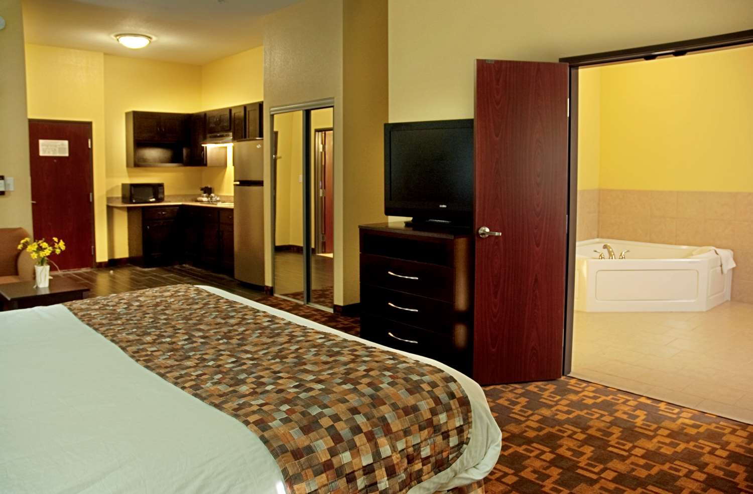 Bowie Tx Hotels Best Western Inn Suites Rodeo Arena A Night For Two We Have Jacuzzi Suite With Flat Screen Tv And Kitchenette Included