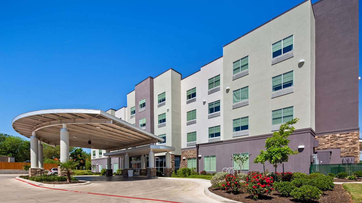 San Antonio Hotels | Best Western Plus Roland Inn & Suites