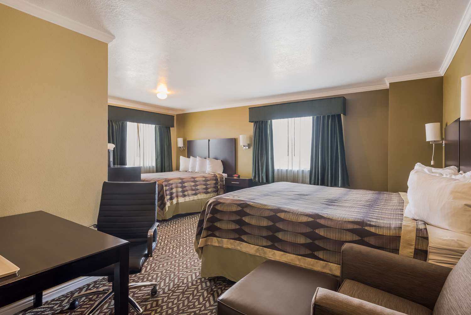 100+ Happy Housekeeper Maid With Stack Of Towels In Hotel Room