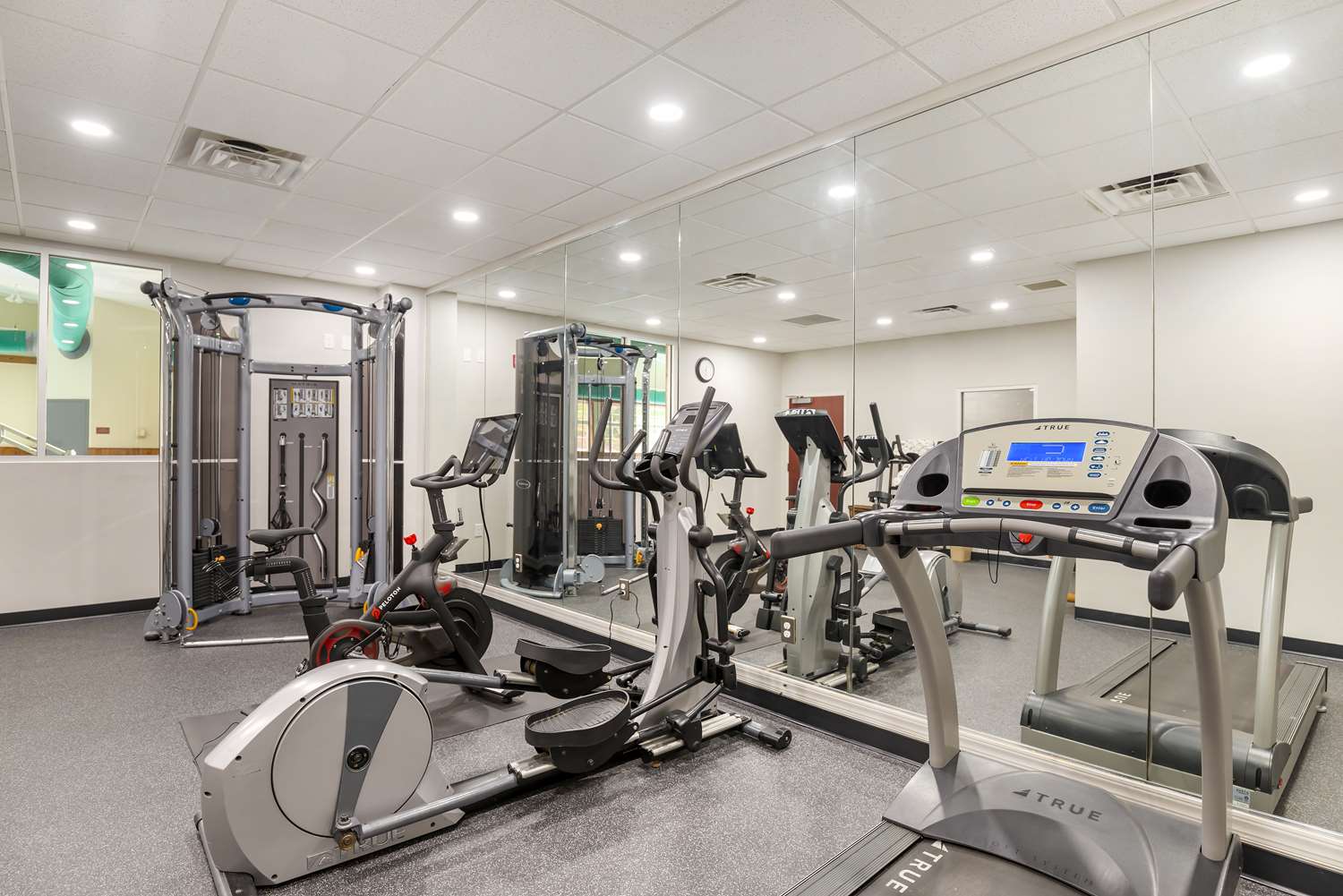 Hotel in Gordonsville Best Western Plus Crossroads Inn Suites