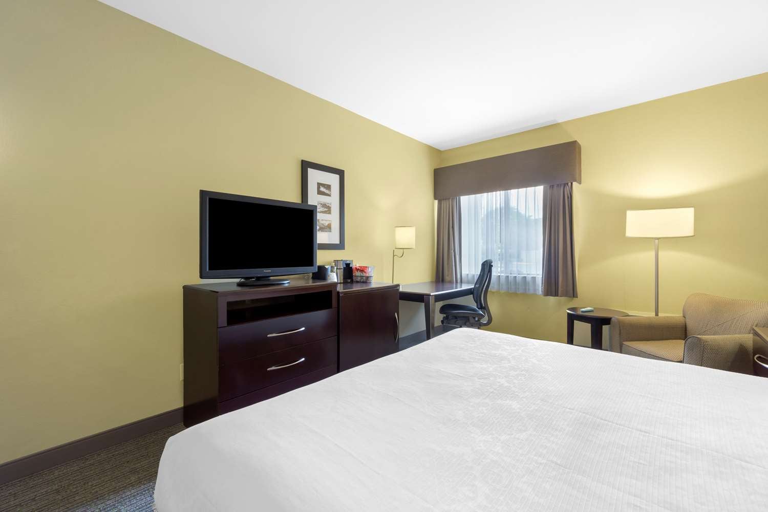 Best Western Plus Plaza by the Green | Hotel Rooms