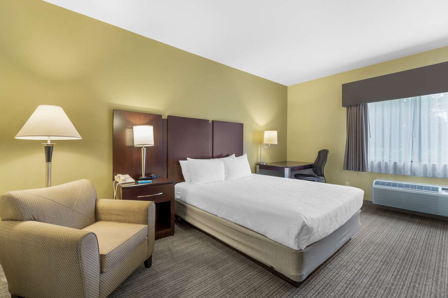Best Western Plus Plaza by the Green | Hotel Rooms