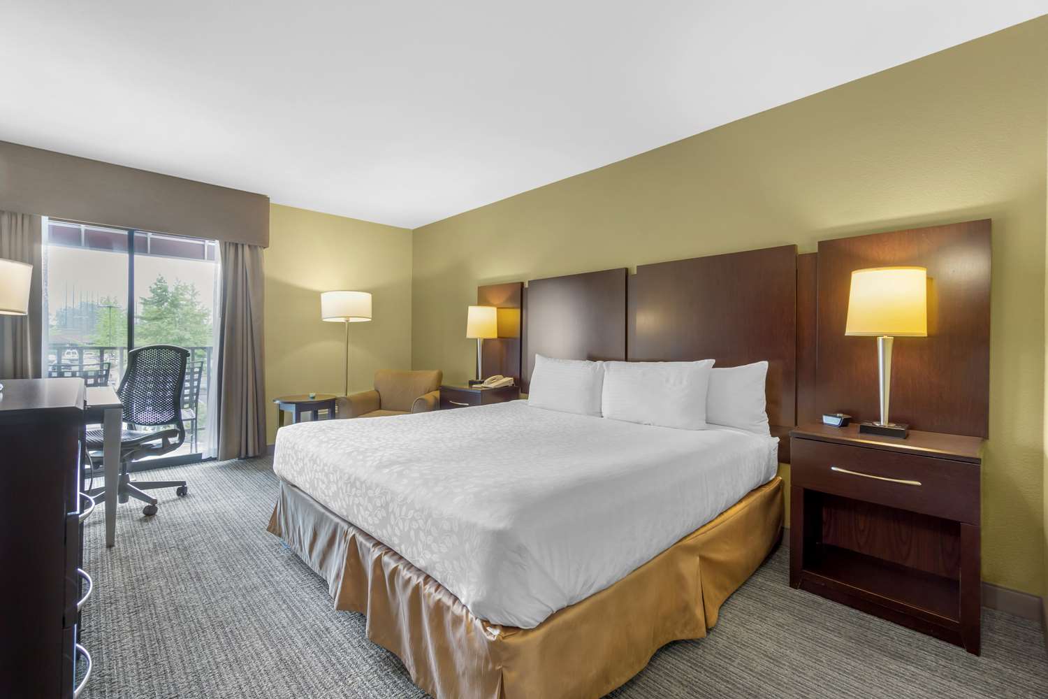 Best Western Plus Plaza by the Green | Hotel Rooms