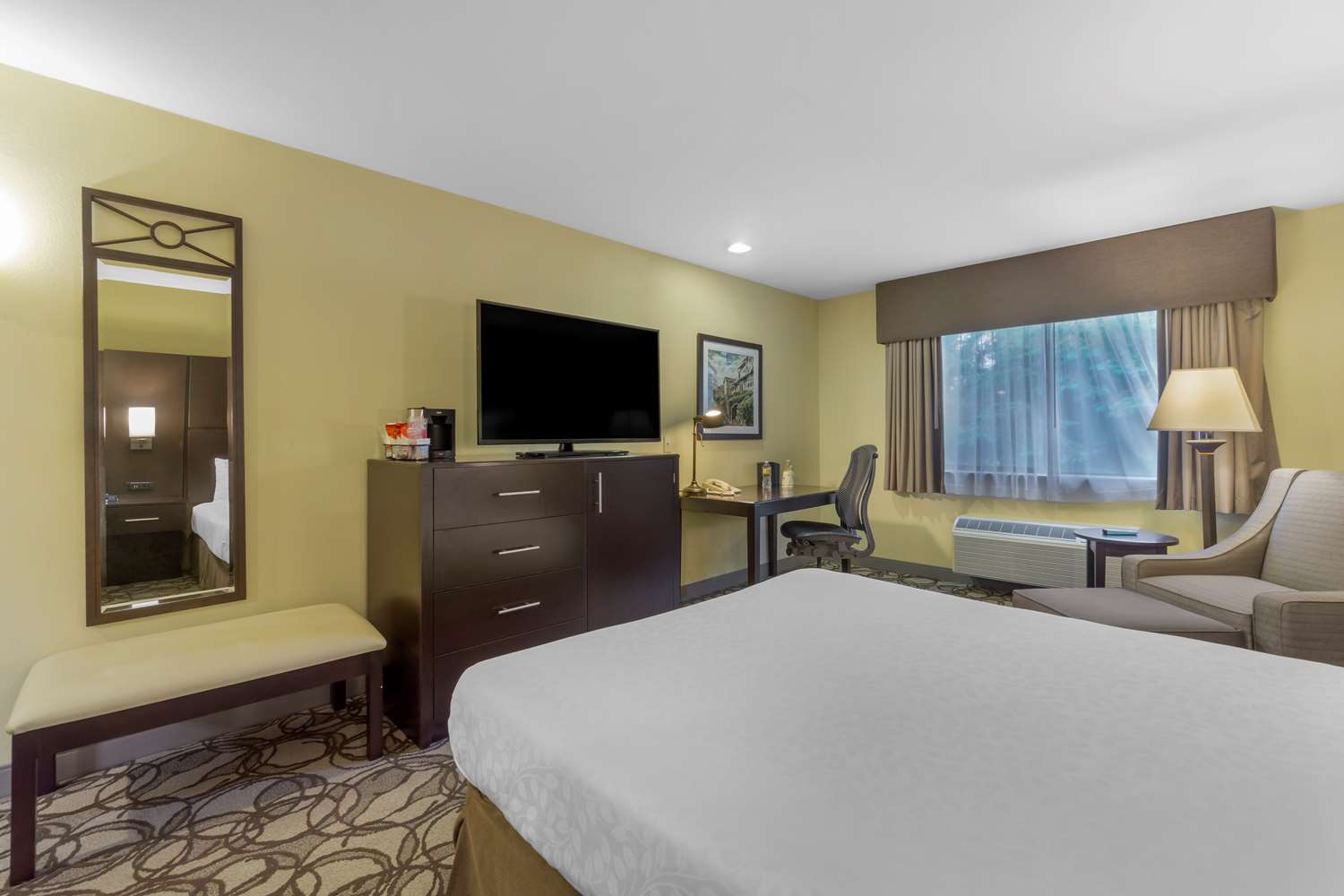 Best Western Plus Plaza by the Green | Hotel Rooms